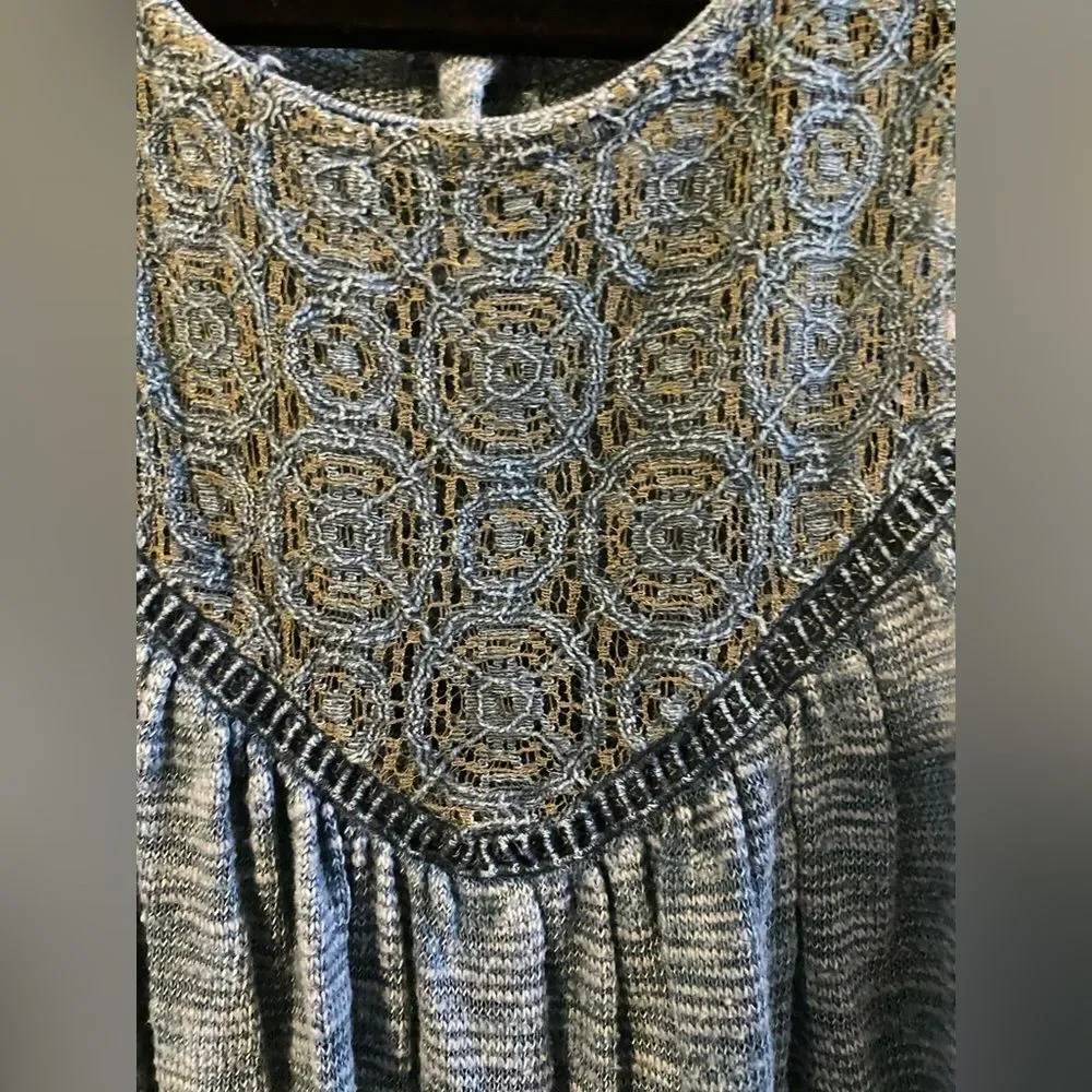 Love Fire, Teal Boho Crochet Sleeveless Flowy Top, Size XS, EUC - Picture 4 of 7